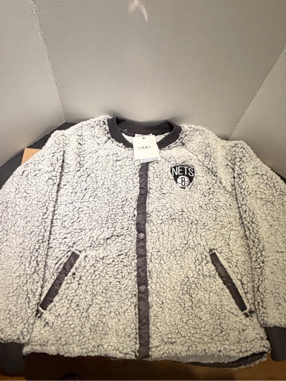 Brooklyn Nets NBA
Sherpa Jacket Women's
LG WEAR by Erin
Andrews White Gray, NWT